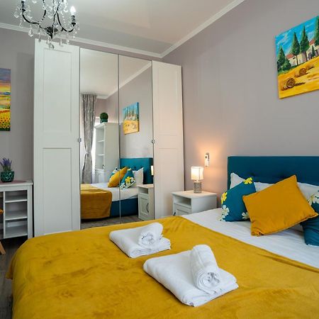 Chic Studio Old City Center - Ivo19 Bucarest Esterno foto