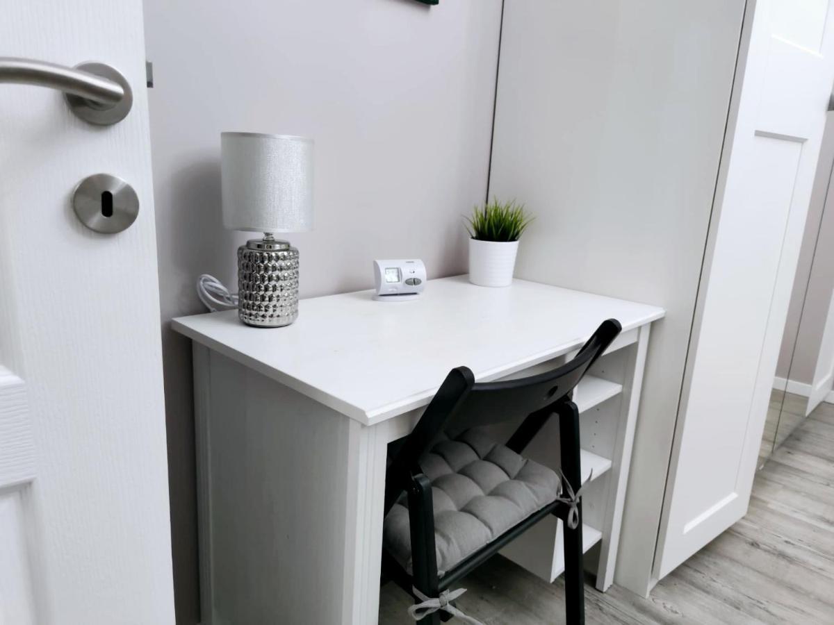 Chic Studio Old City Center - Ivo19 Bucarest Esterno foto
