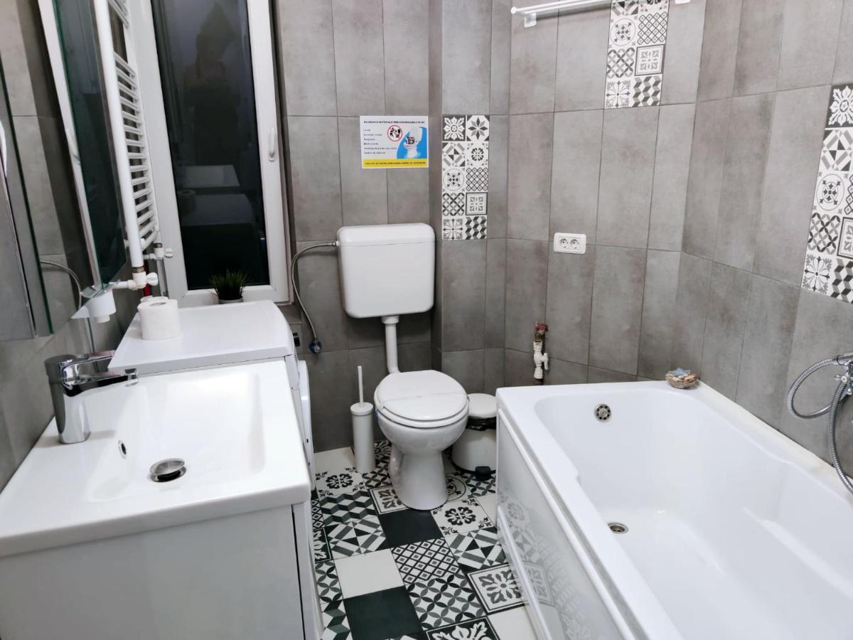 Chic Studio Old City Center - Ivo19 Bucarest Esterno foto