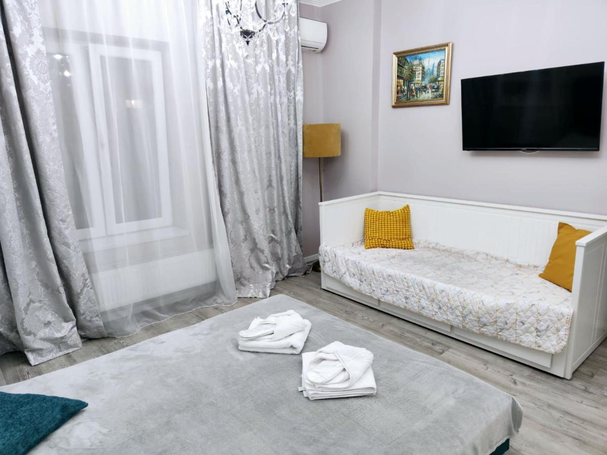 Chic Studio Old City Center - Ivo19 Bucarest Esterno foto