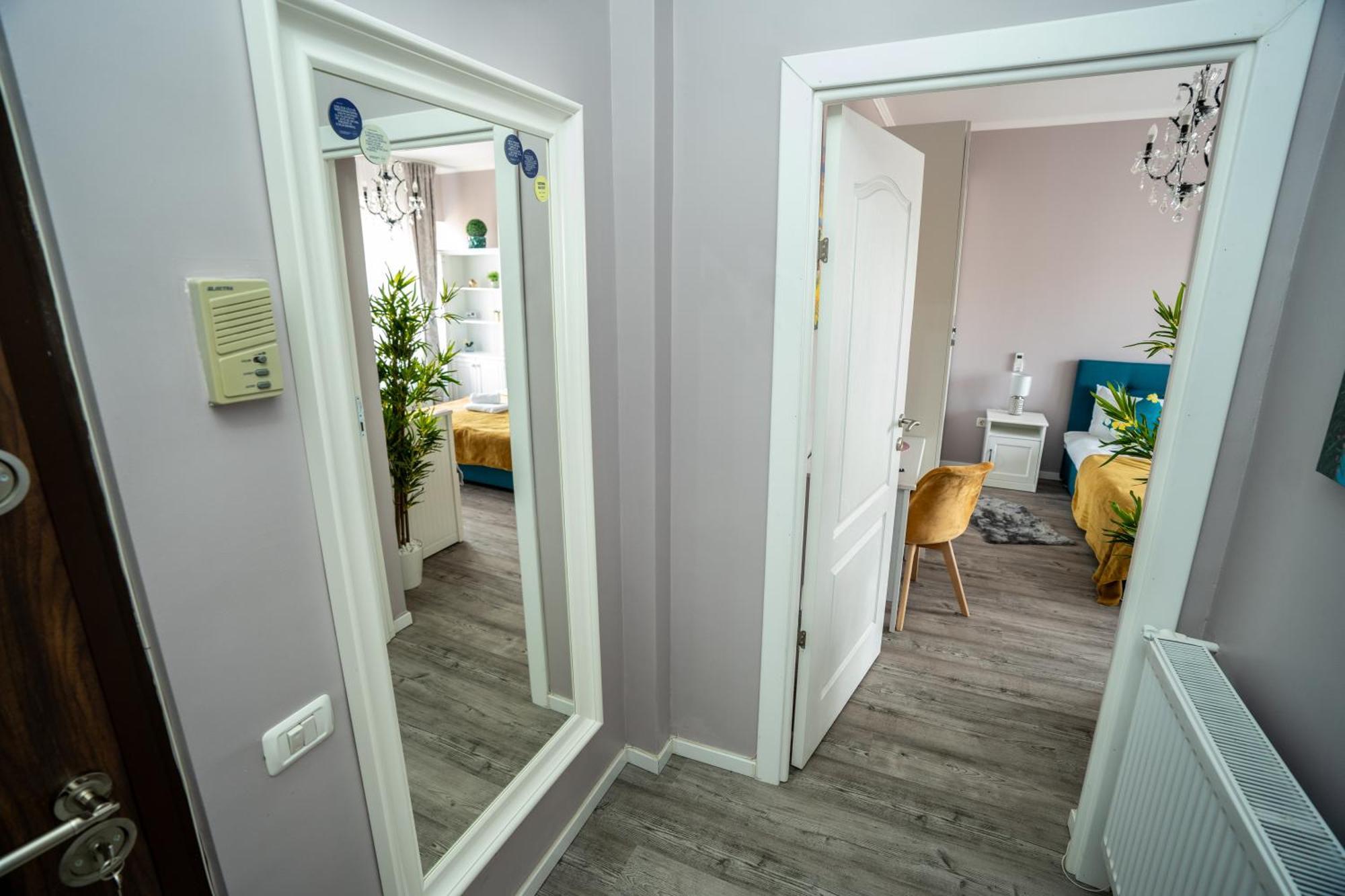 Chic Studio Old City Center - Ivo19 Bucarest Esterno foto
