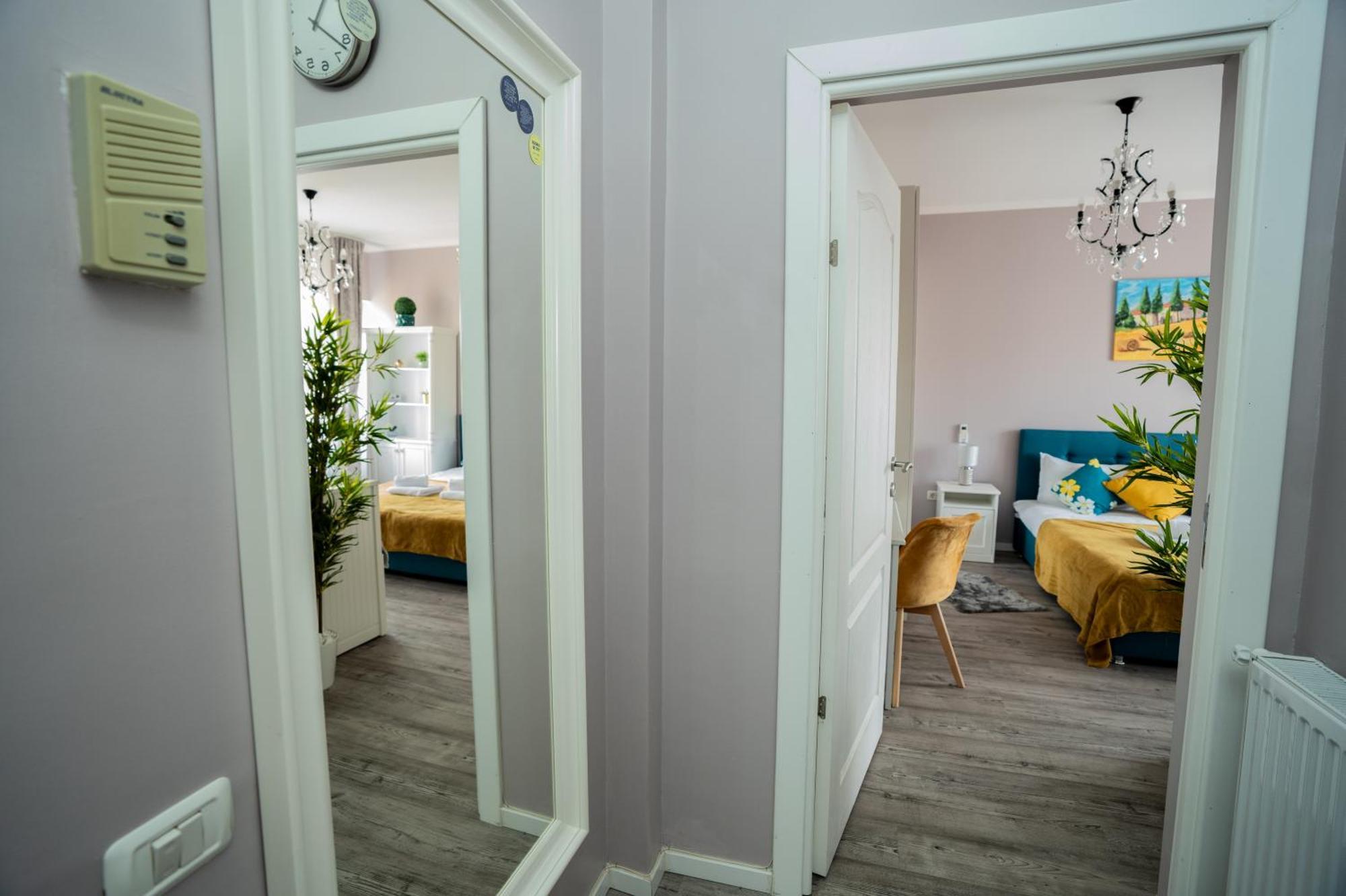 Chic Studio Old City Center - Ivo19 Bucarest Esterno foto